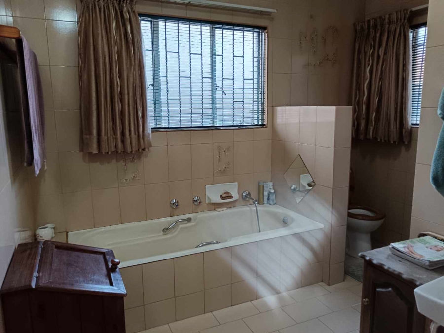 5 Bedroom Property for Sale in Karenpark Gauteng