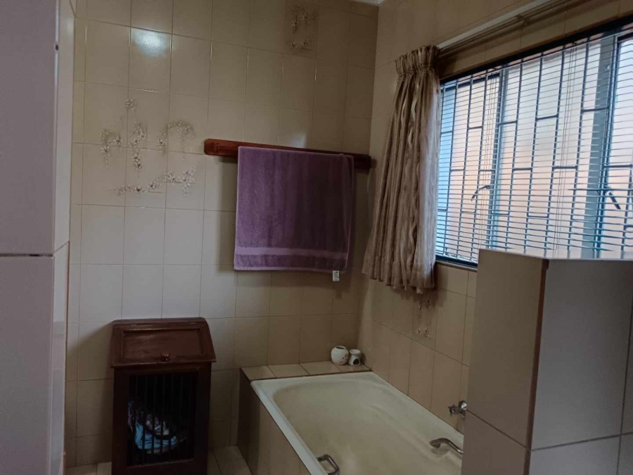 5 Bedroom Property for Sale in Karenpark Gauteng