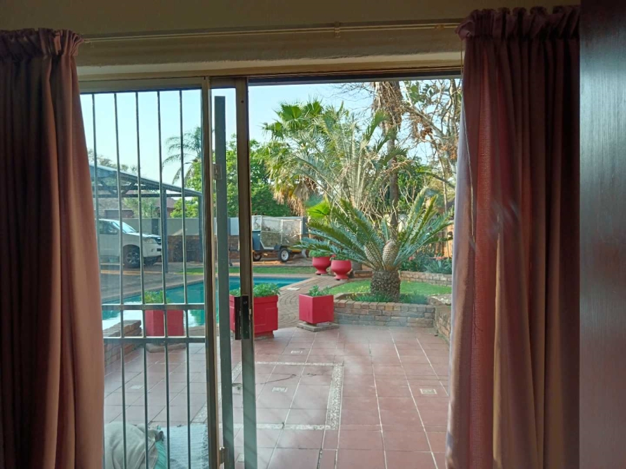 5 Bedroom Property for Sale in Karenpark Gauteng