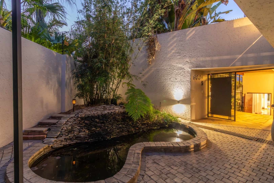 5 Bedroom Property for Sale in Hurlingham Manor Gauteng