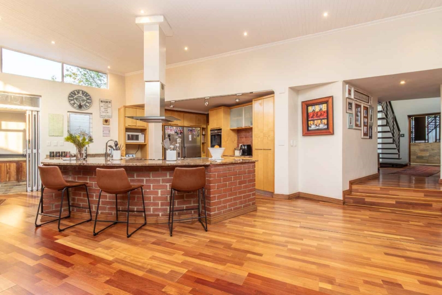 5 Bedroom Property for Sale in Hurlingham Manor Gauteng