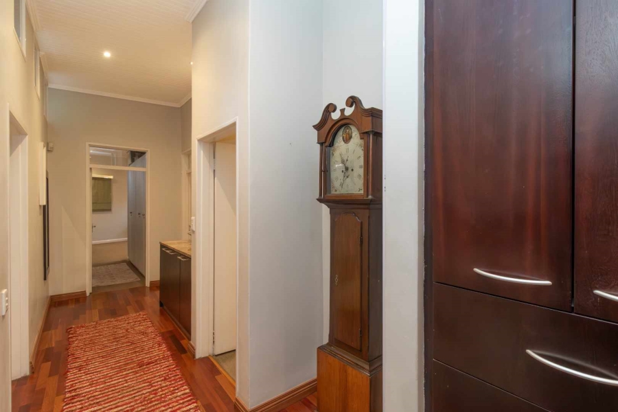 5 Bedroom Property for Sale in Hurlingham Manor Gauteng