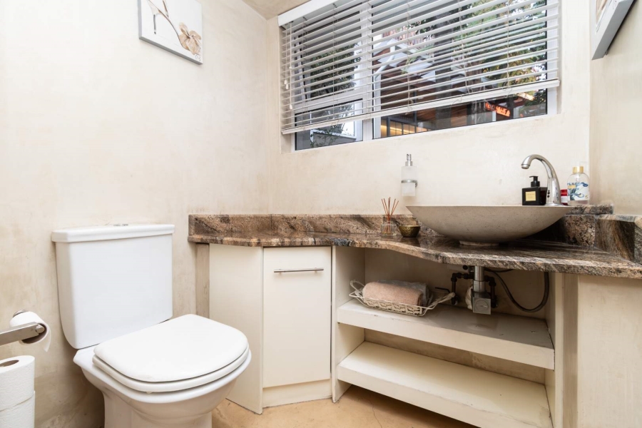 5 Bedroom Property for Sale in Hurlingham Manor Gauteng