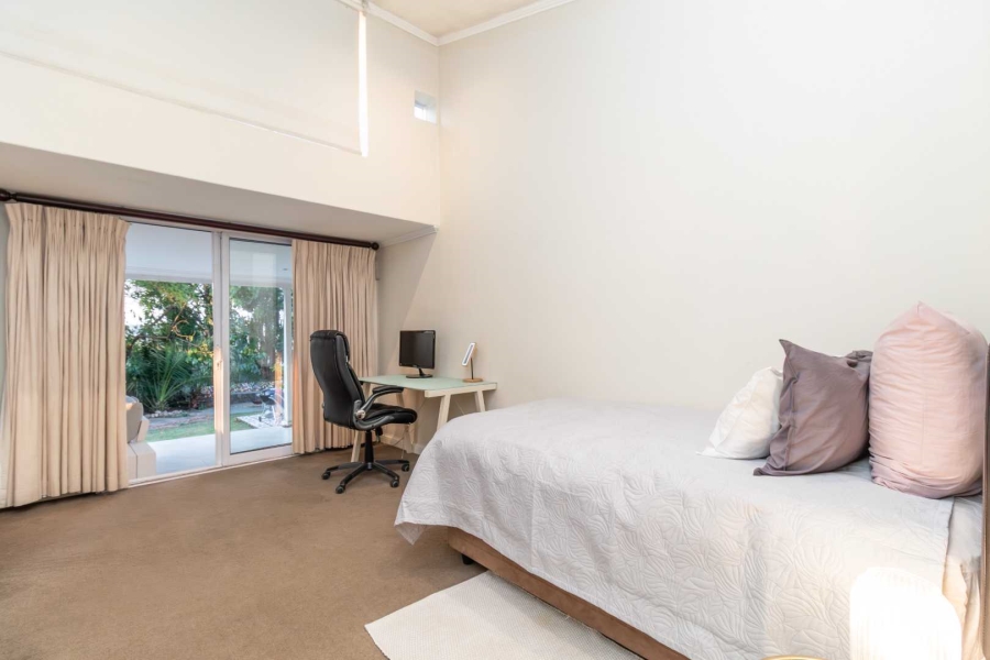 5 Bedroom Property for Sale in Hurlingham Manor Gauteng