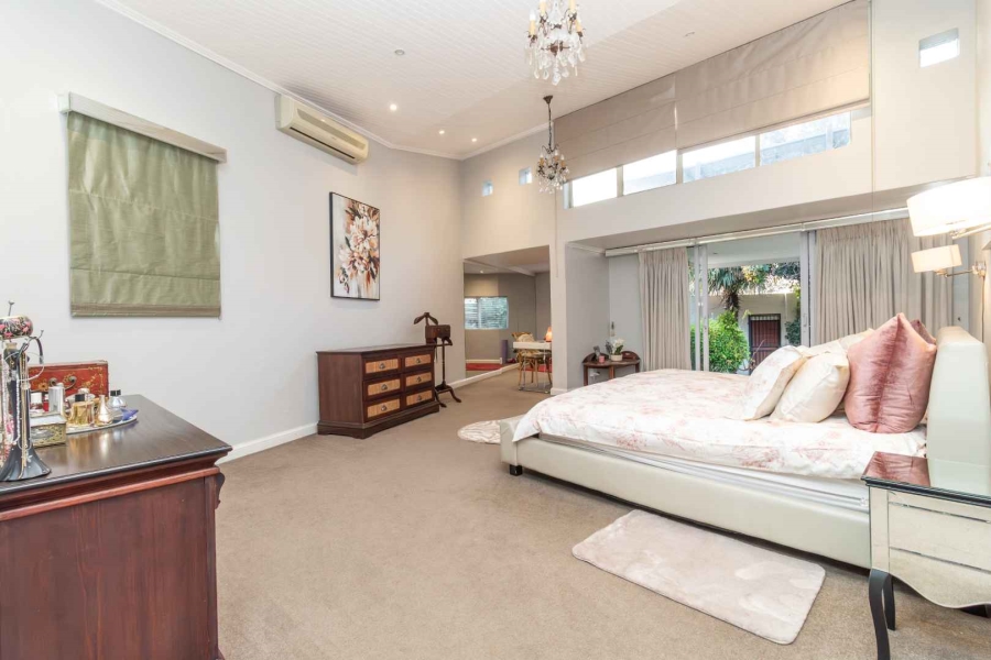5 Bedroom Property for Sale in Hurlingham Manor Gauteng