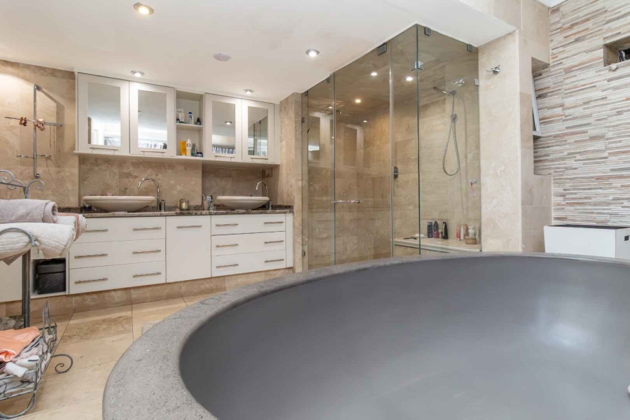 5 Bedroom Property for Sale in Hurlingham Manor Gauteng