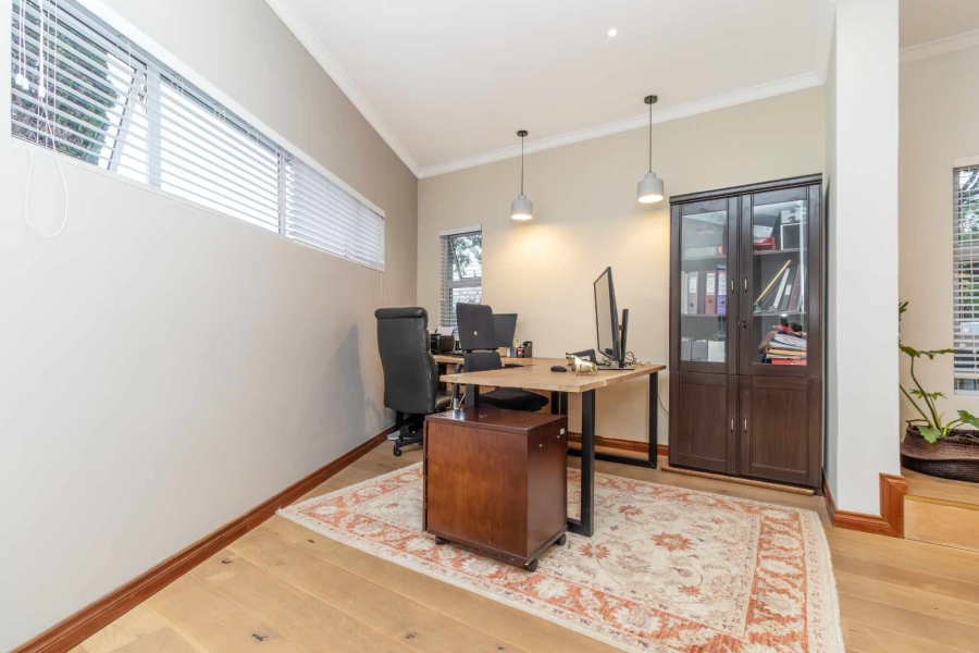 5 Bedroom Property for Sale in Hurlingham Manor Gauteng