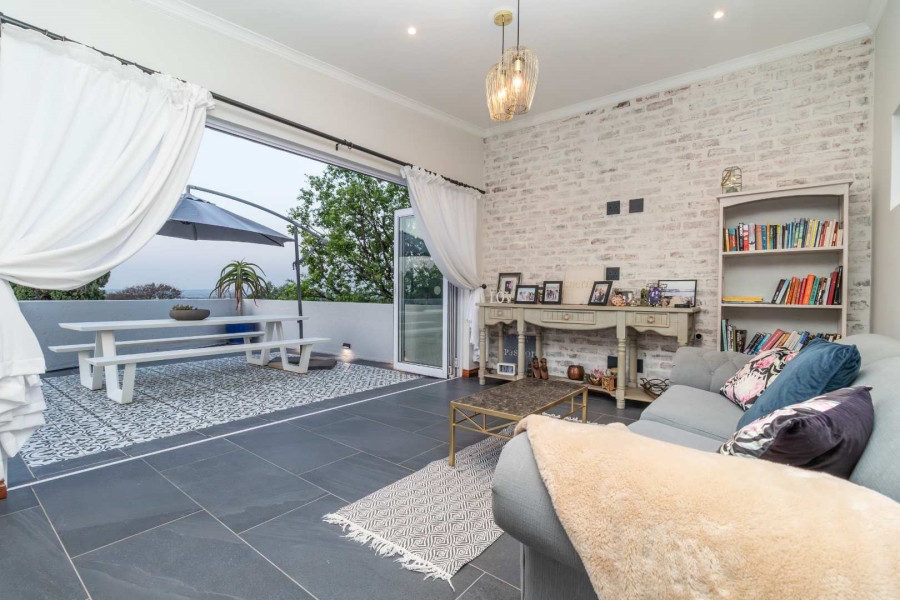 5 Bedroom Property for Sale in Hurlingham Manor Gauteng