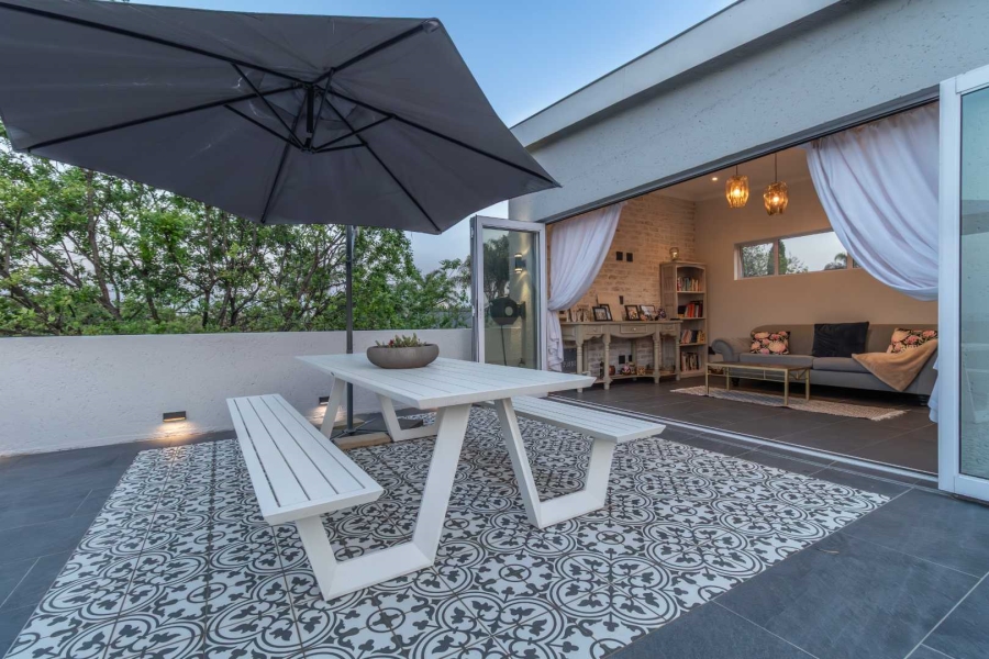 5 Bedroom Property for Sale in Hurlingham Manor Gauteng
