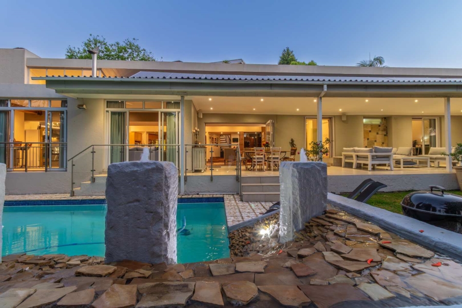 5 Bedroom Property for Sale in Hurlingham Manor Gauteng