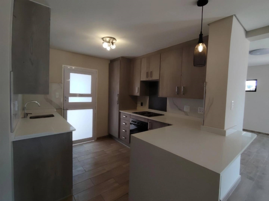 To Let 3 Bedroom Property for Rent in Heuweloord Gauteng