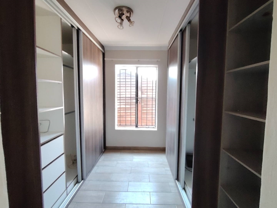 To Let 3 Bedroom Property for Rent in Heuweloord Gauteng