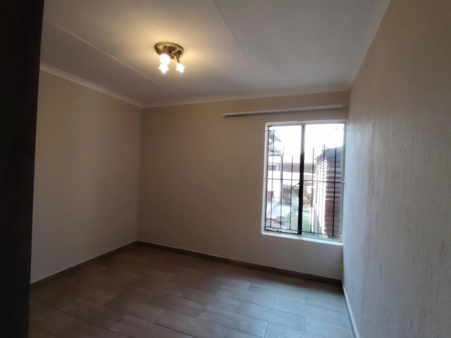 To Let 3 Bedroom Property for Rent in Heuweloord Gauteng