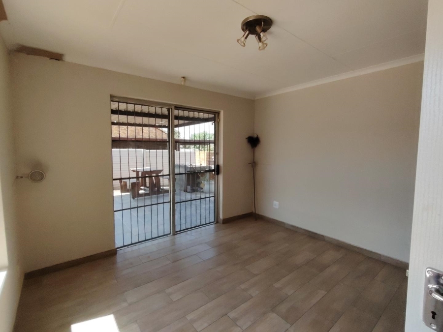 To Let 3 Bedroom Property for Rent in Heuweloord Gauteng