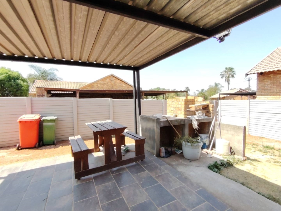 To Let 3 Bedroom Property for Rent in Heuweloord Gauteng