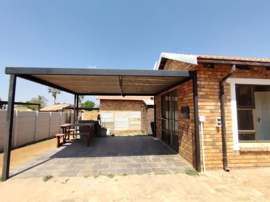 To Let 3 Bedroom Property for Rent in Heuweloord Gauteng