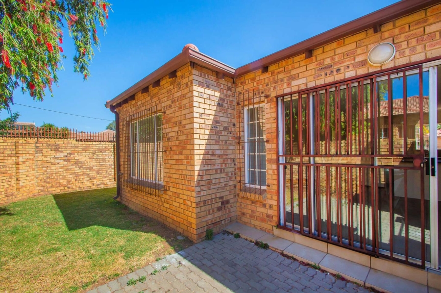 2 Bedroom Property for Sale in Honeydew Ridge Gauteng