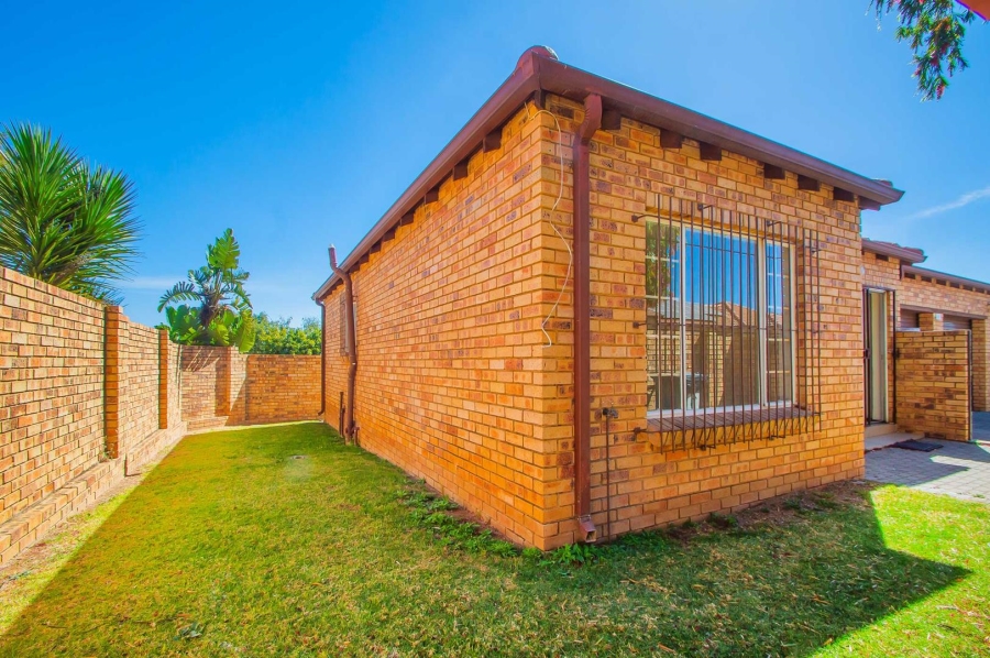 2 Bedroom Property for Sale in Honeydew Ridge Gauteng