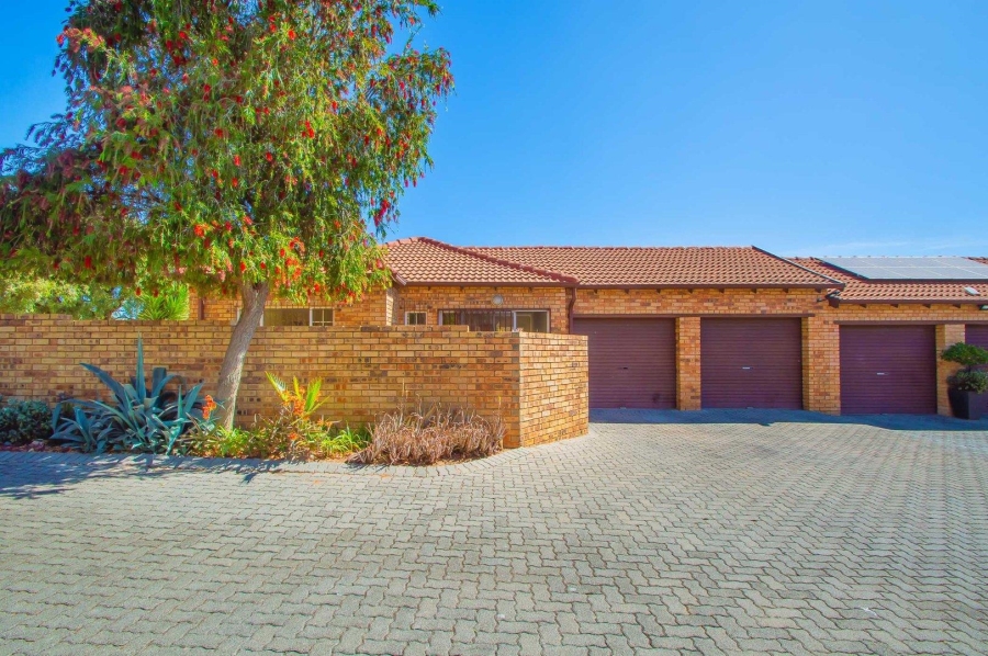 2 Bedroom Property for Sale in Honeydew Ridge Gauteng