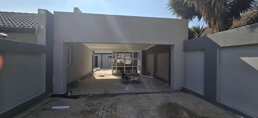5 Bedroom Property for Sale in Wierdapark Gauteng