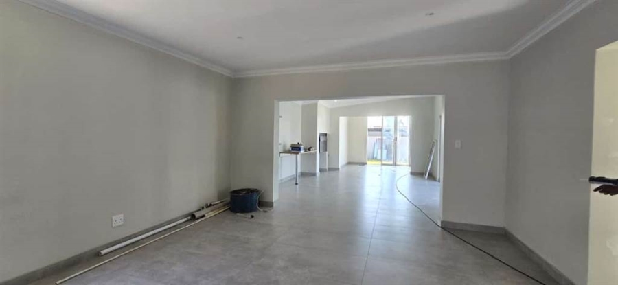5 Bedroom Property for Sale in Wierdapark Gauteng