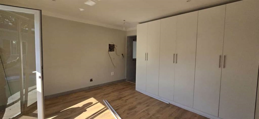 5 Bedroom Property for Sale in Wierdapark Gauteng