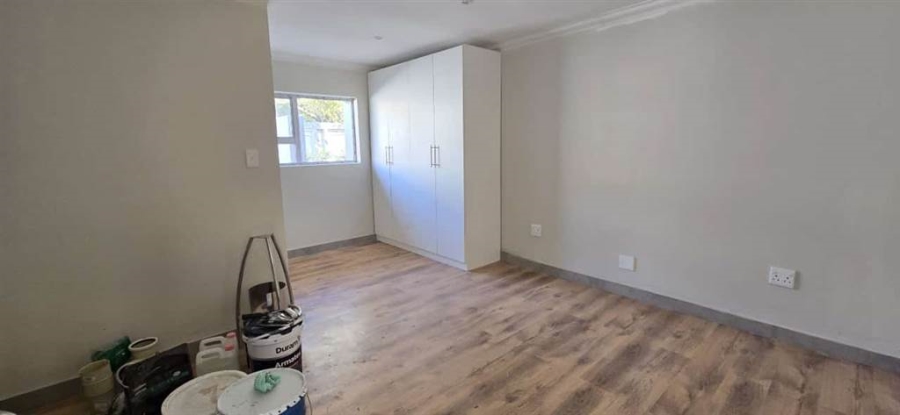 5 Bedroom Property for Sale in Wierdapark Gauteng