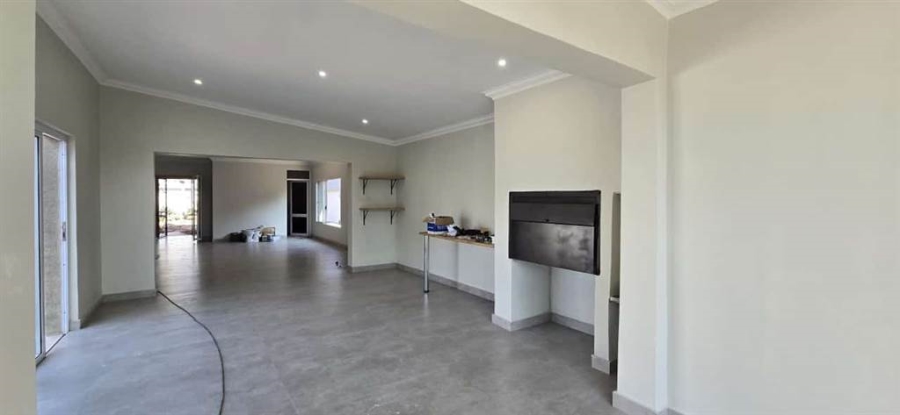 5 Bedroom Property for Sale in Wierdapark Gauteng