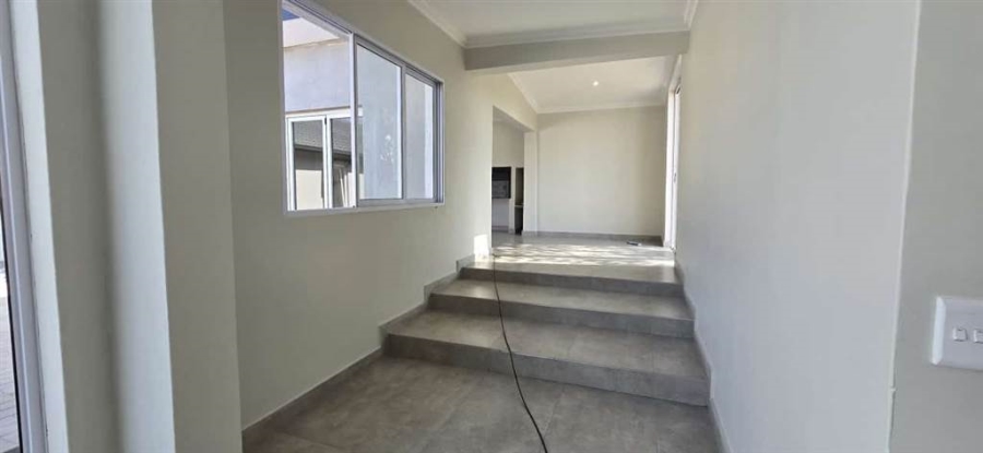 5 Bedroom Property for Sale in Wierdapark Gauteng