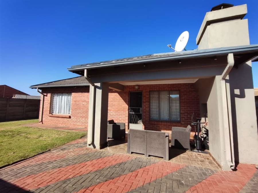 3 Bedroom Property for Sale in Andeon Gauteng