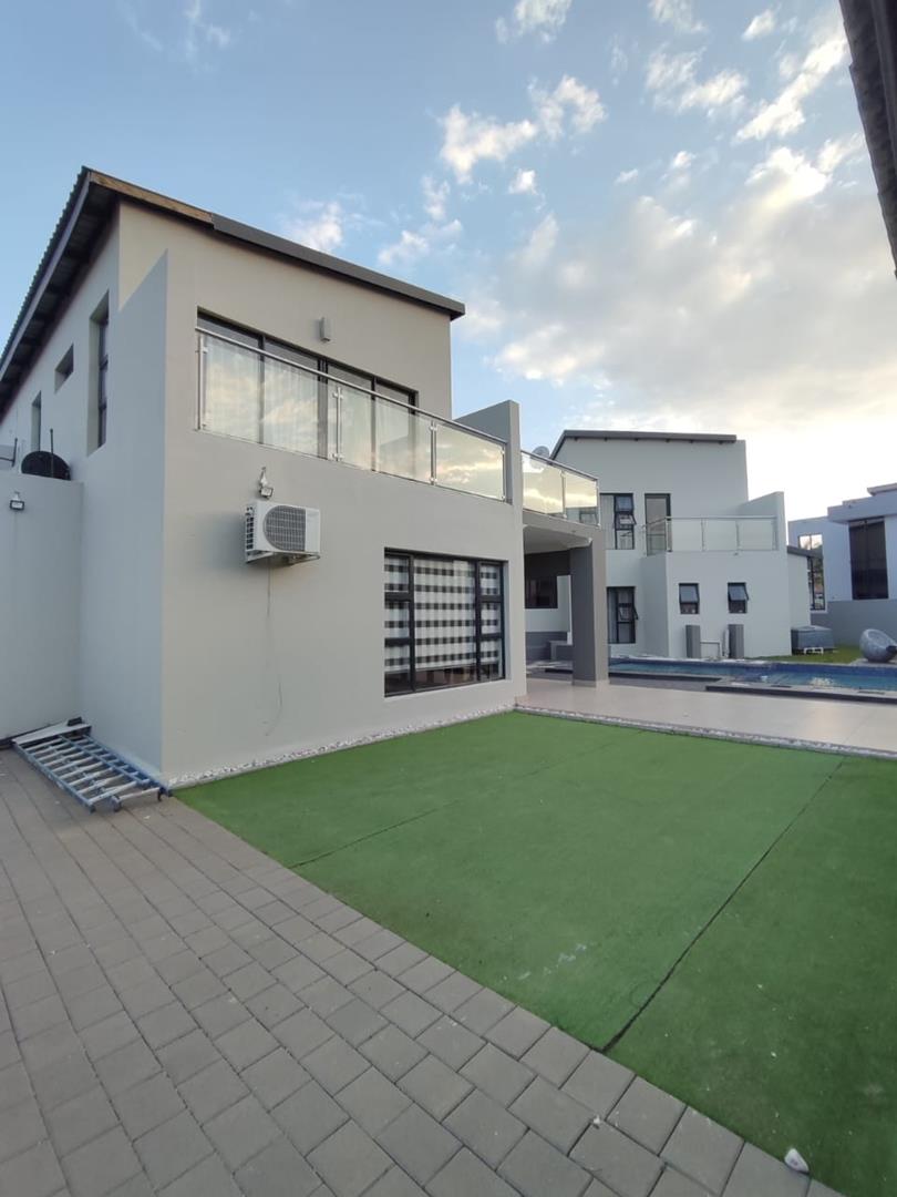 6 Bedroom Property for Sale in Heuwelsig Estate Gauteng