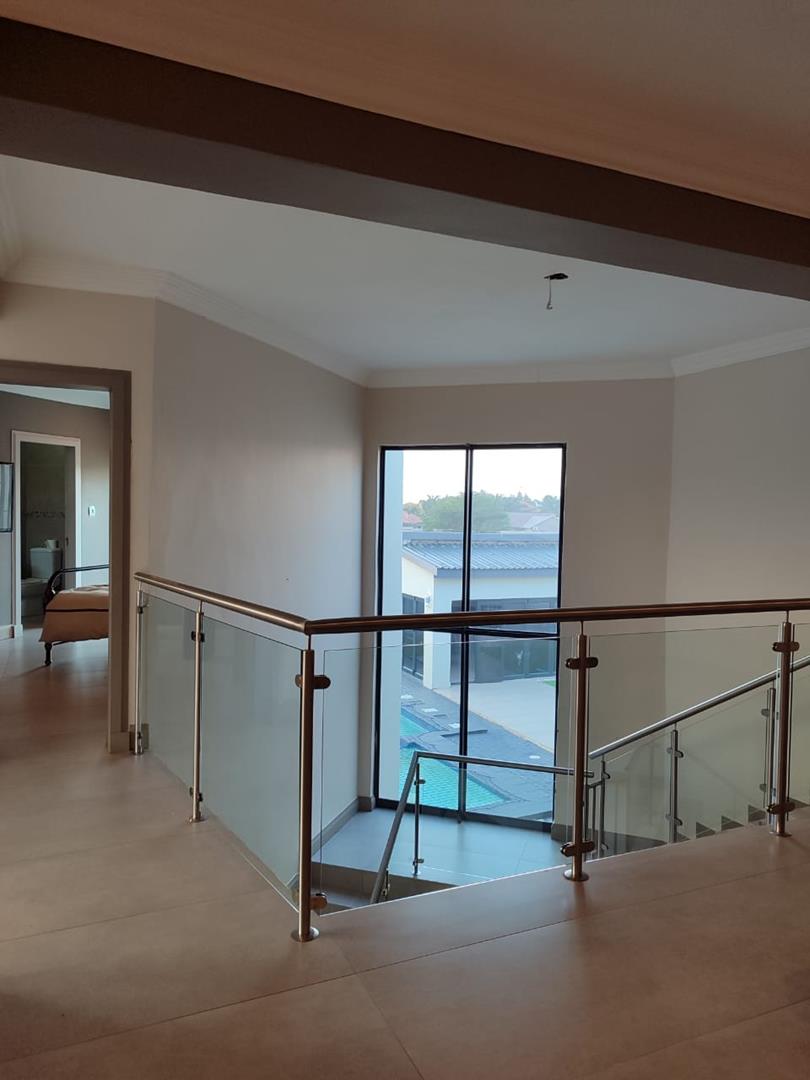 6 Bedroom Property for Sale in Heuwelsig Estate Gauteng