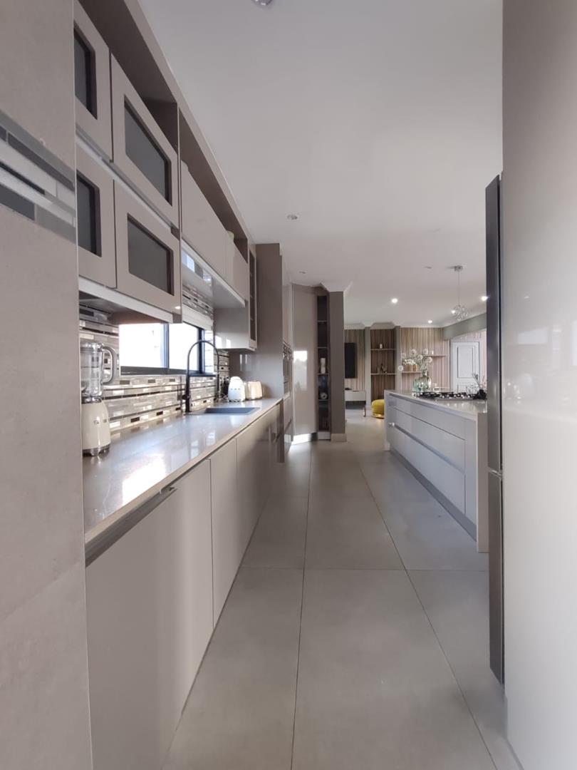 6 Bedroom Property for Sale in Heuwelsig Estate Gauteng