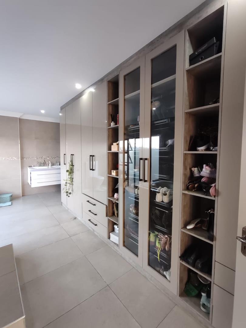 6 Bedroom Property for Sale in Heuwelsig Estate Gauteng