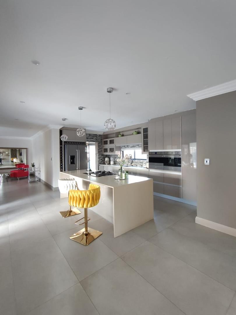 6 Bedroom Property for Sale in Heuwelsig Estate Gauteng