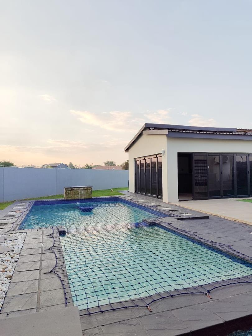 6 Bedroom Property for Sale in Heuwelsig Estate Gauteng
