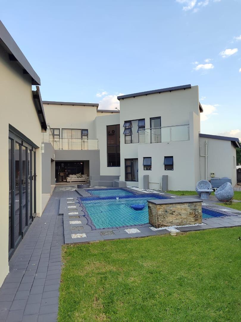 6 Bedroom Property for Sale in Heuwelsig Estate Gauteng