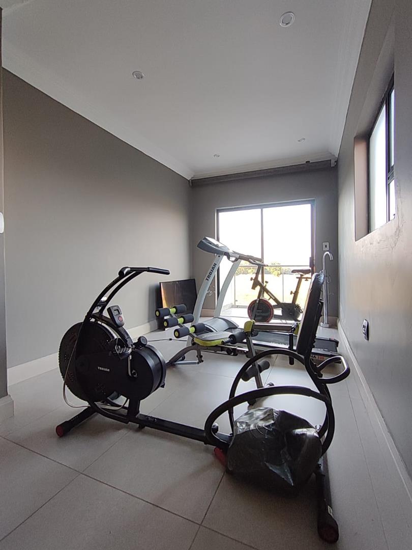 6 Bedroom Property for Sale in Heuwelsig Estate Gauteng