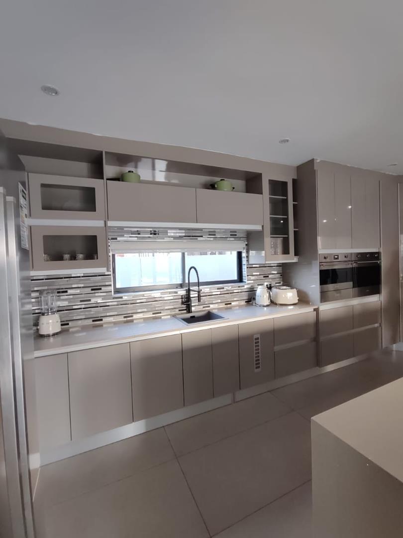 6 Bedroom Property for Sale in Heuwelsig Estate Gauteng