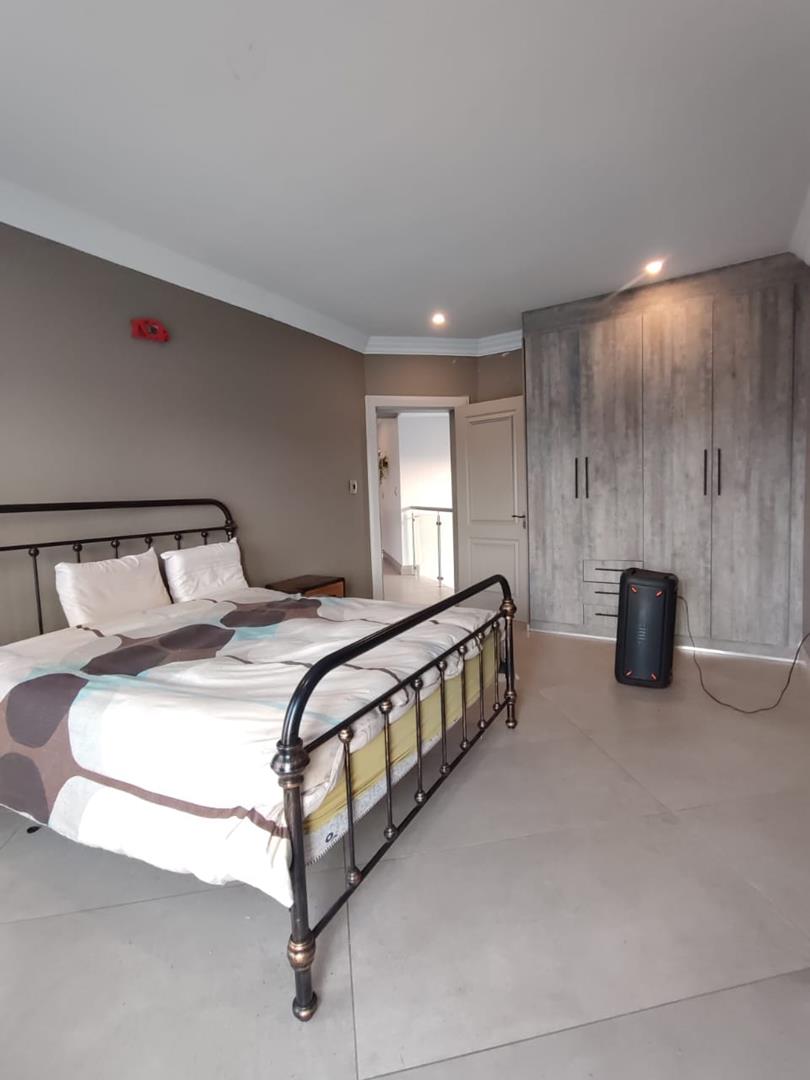 6 Bedroom Property for Sale in Heuwelsig Estate Gauteng