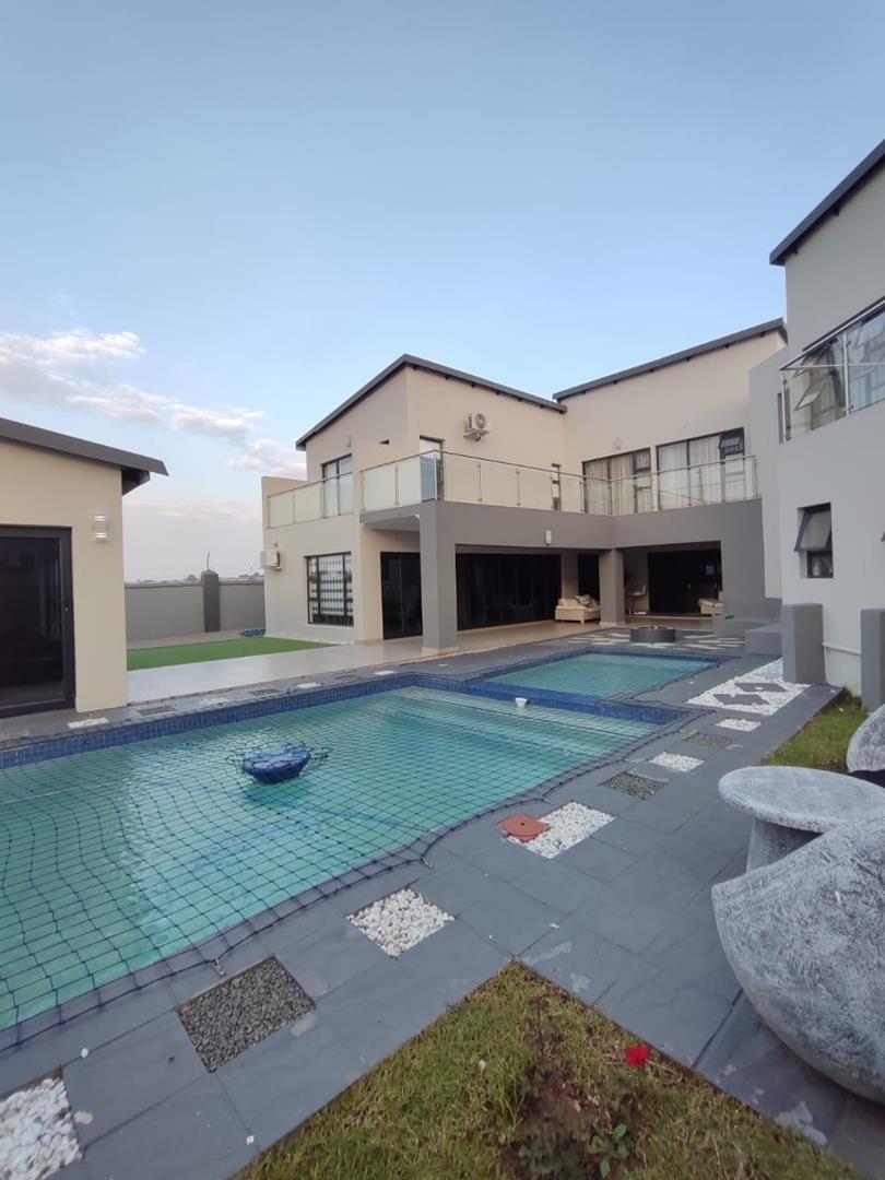 6 Bedroom Property for Sale in Heuwelsig Estate Gauteng