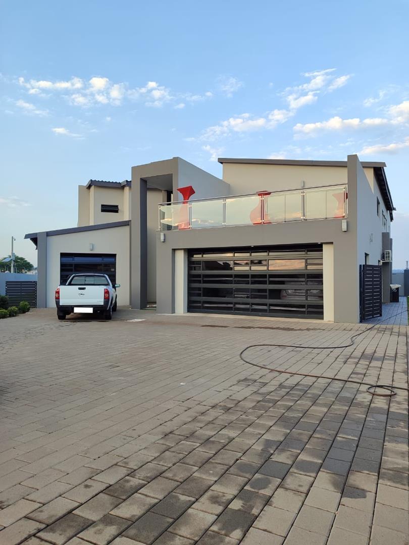 6 Bedroom Property for Sale in Heuwelsig Estate Gauteng
