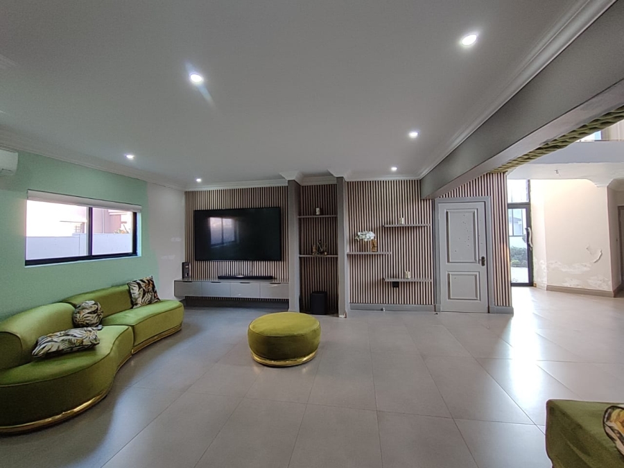 6 Bedroom Property for Sale in Heuwelsig Estate Gauteng