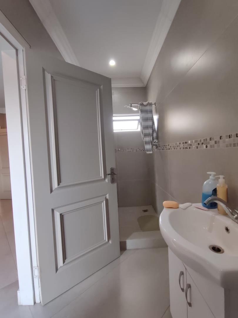 6 Bedroom Property for Sale in Heuwelsig Estate Gauteng