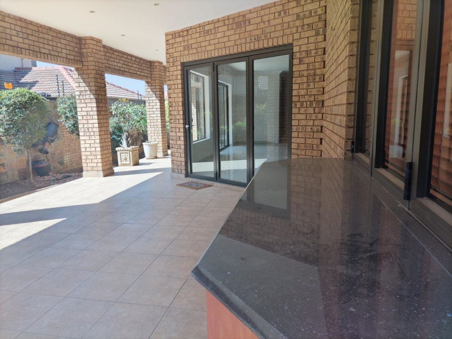 5 Bedroom Property for Sale in Ninapark Gauteng