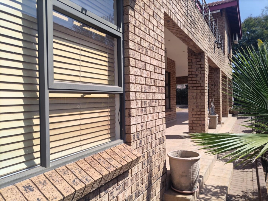 5 Bedroom Property for Sale in Ninapark Gauteng
