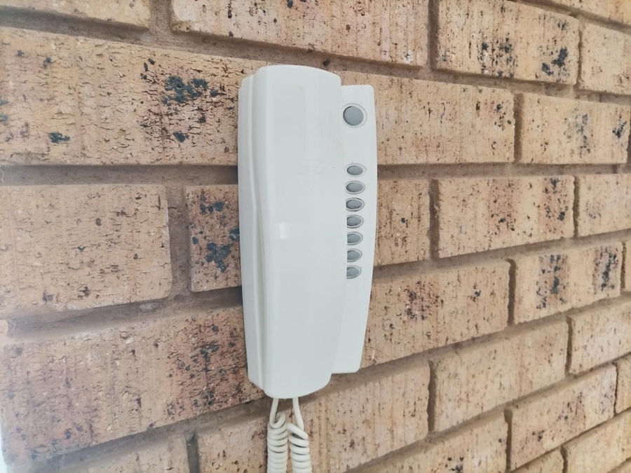 5 Bedroom Property for Sale in Ninapark Gauteng