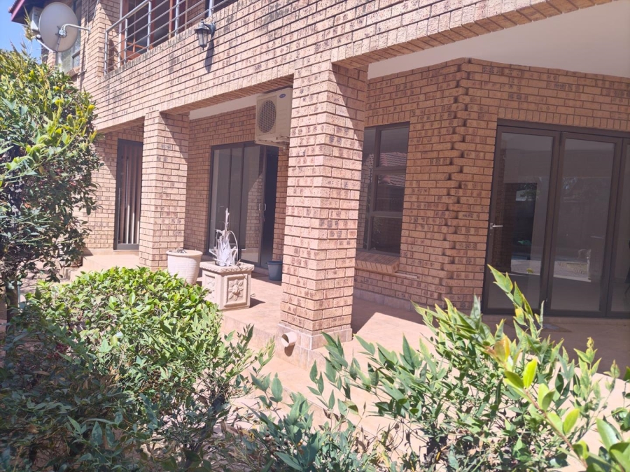 5 Bedroom Property for Sale in Ninapark Gauteng