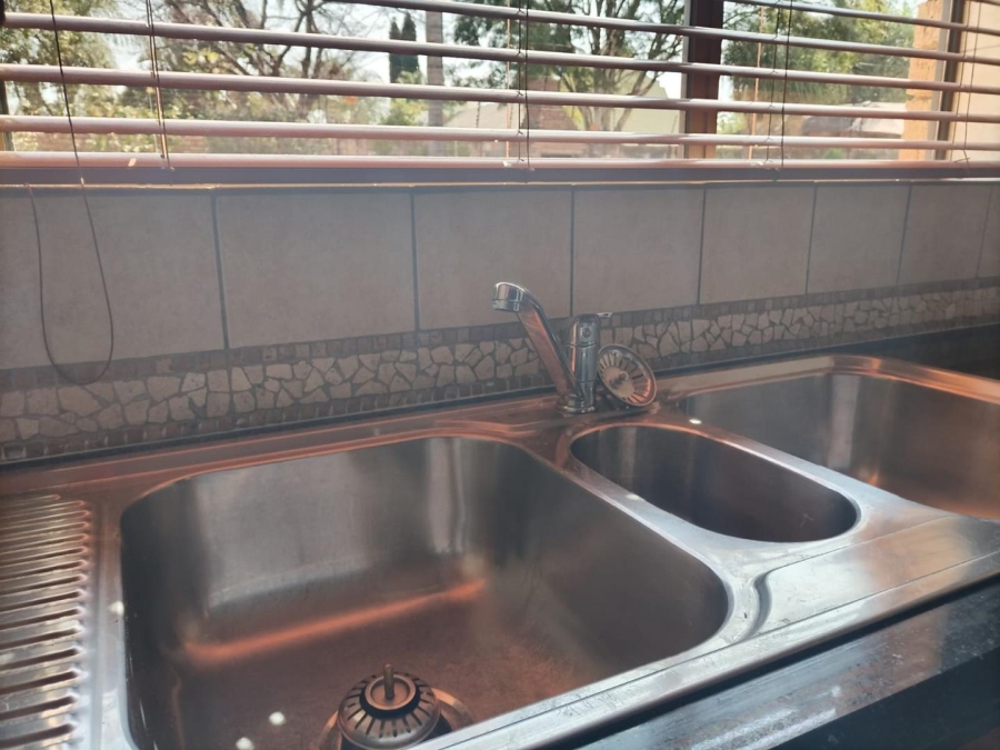 5 Bedroom Property for Sale in Ninapark Gauteng
