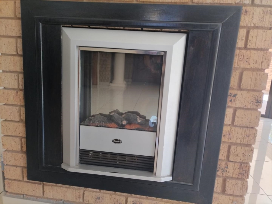 5 Bedroom Property for Sale in Ninapark Gauteng